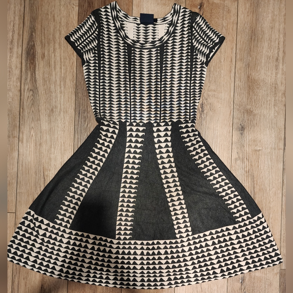 Taylor Geometric Print Dress Sz. Small